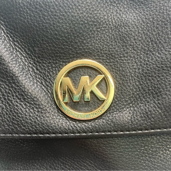 Michael Kors Black Leather Fulton Flap Shoulder Bag with Gold Chain - Picture 2 of 12